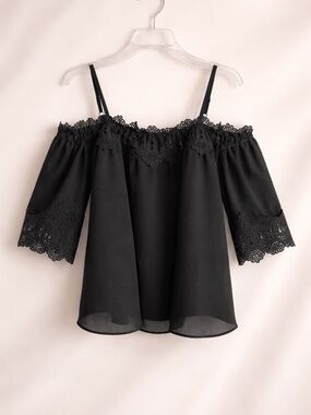 Fortune + Ivy Black Lace Off Shoulder Blouse | Romantic Chic Size: Large